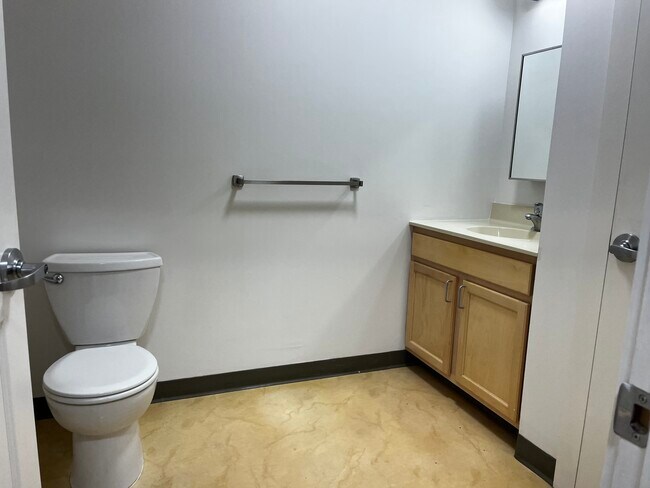 Foto del edificio - 30 S Village Green