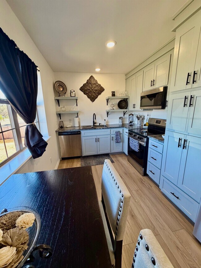 Foto del edificio - 404 W Haynie St