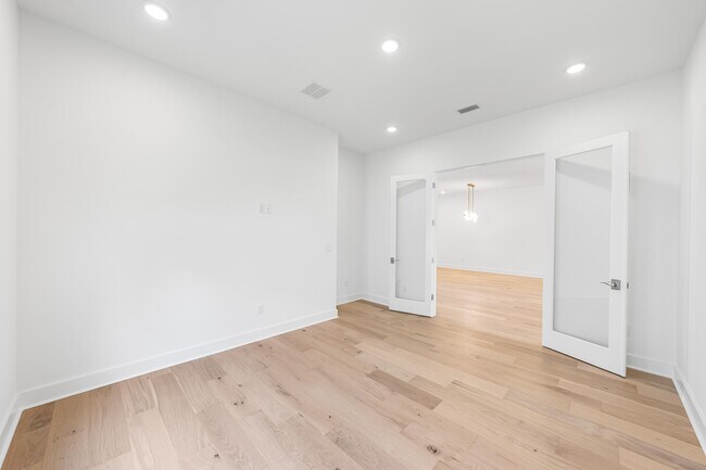 Foto del edificio - 2351 Pathways Drive