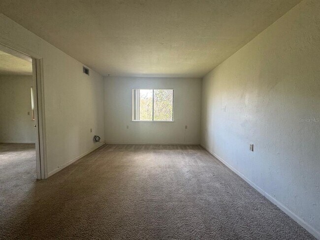 Building Photo - 111 SE 16th Ave