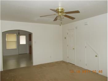 Building Photo - 705 S Amy Ln