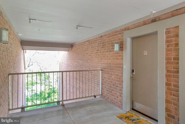 Building Photo - 302 Hilltop Ln