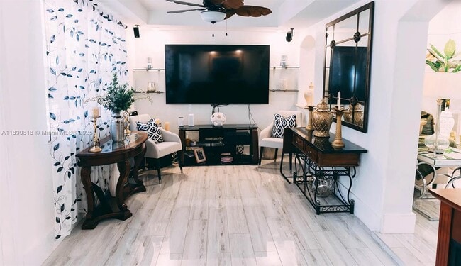 Foto del edificio - 240 NW 182nd Terrace