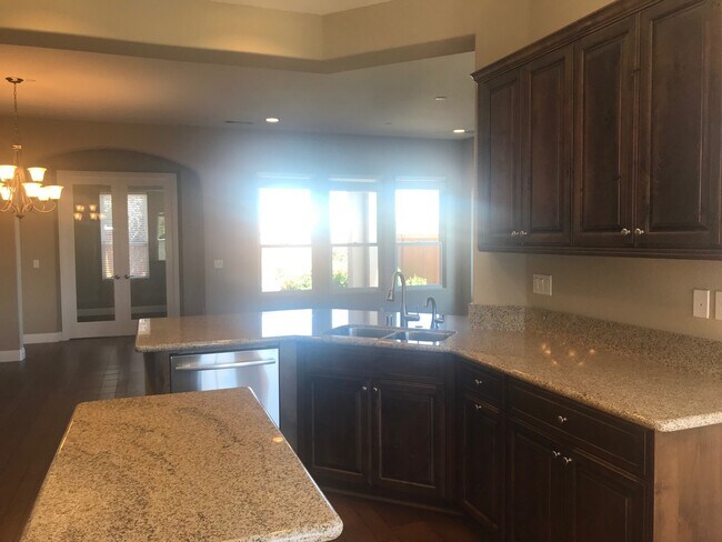 Foto del edificio - Charming 2 Bed 2 Bath - Trilogy at The Vineyards