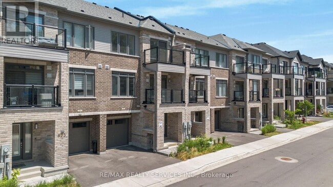 Building Photo - 585-585 Colborne St E