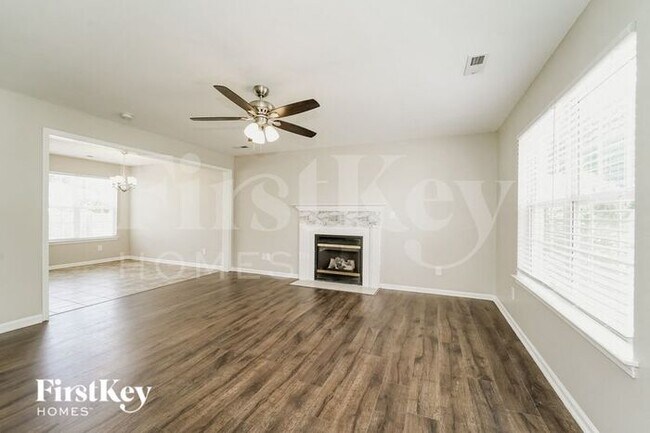 Foto del edificio - 3302 Nevin Brook Rd