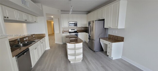 Foto del edificio - 10730 NW 66th St