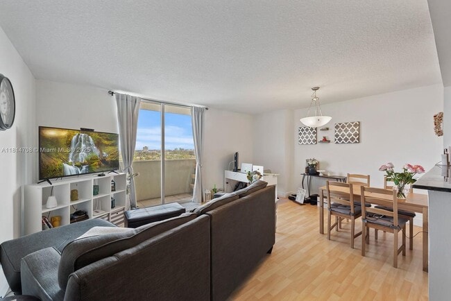 Foto del edificio - 3000 Coral Wy