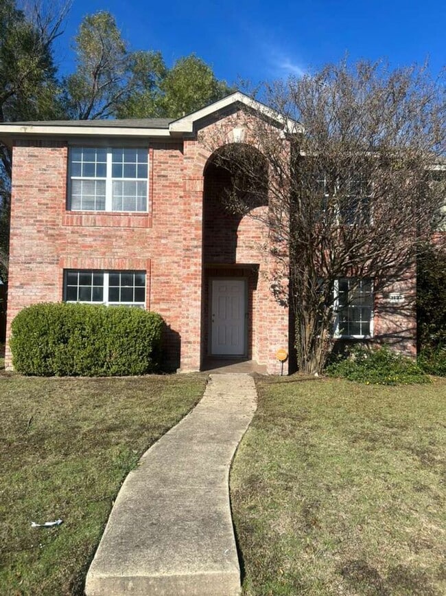 Photo - 1137 Beechwood Ln House