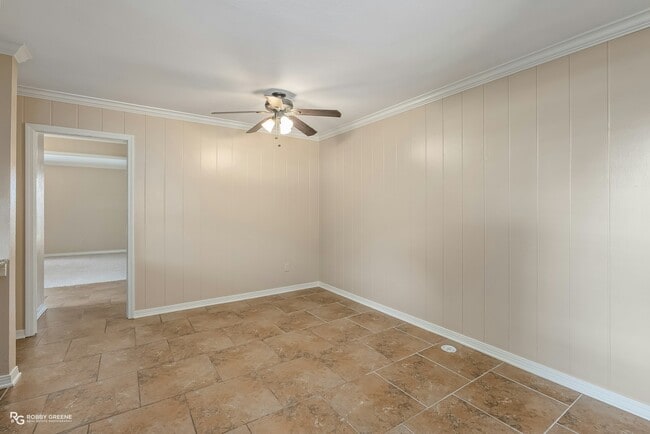Building Photo - 10142 Carlsbad Dr