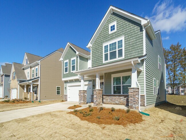 Foto del edificio - Brand New 5 Bedroom 3 full baths in Steele...