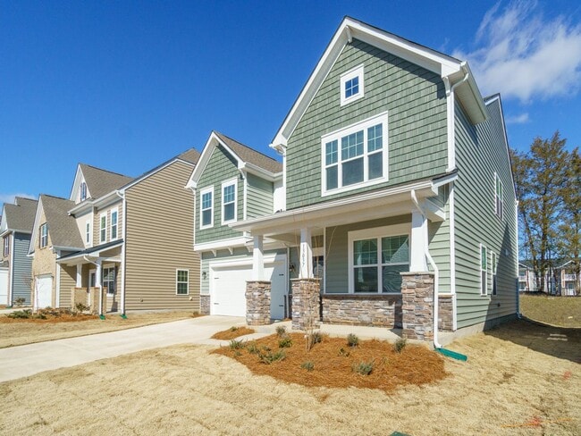 Foto del edificio - Very New 5 Bedroom 3 full baths in Steele Creek