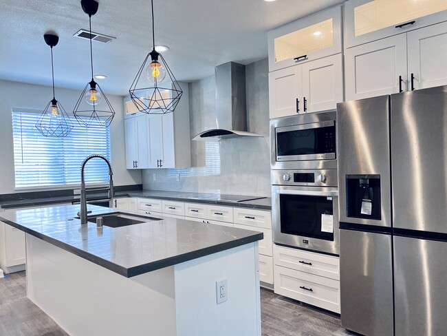 Main House Kitchen - 6633 Rochelle Ave