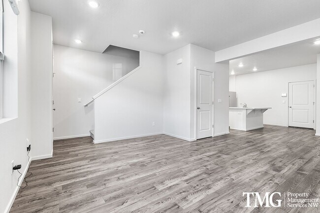 Foto del edificio - 3 Bed 2.5 Bath Townhome in The Hazel Dell ...