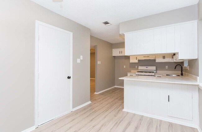 Foto del edificio - 10 Greenhaven Pl