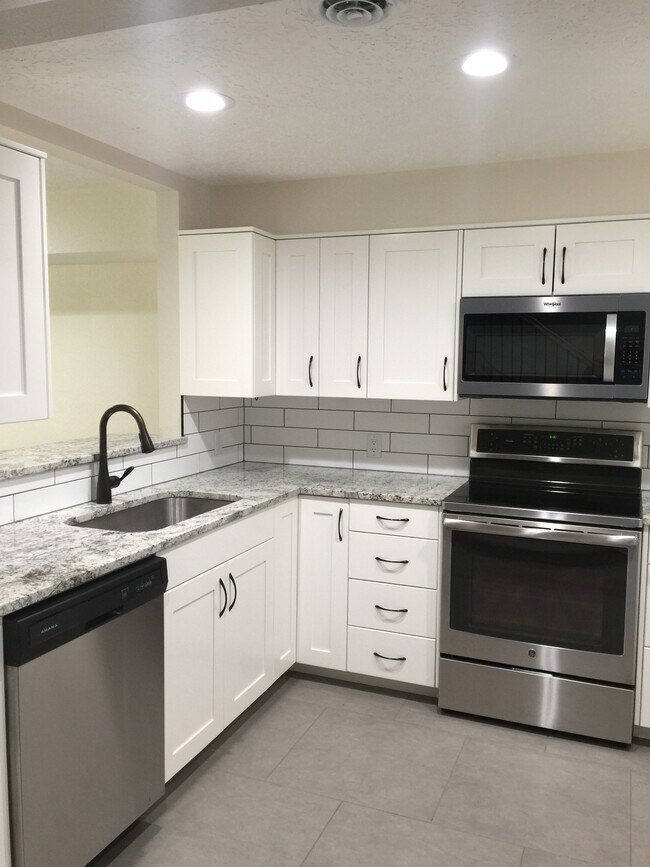 newly remodled kitchen - 328 Eagle Glen Ln