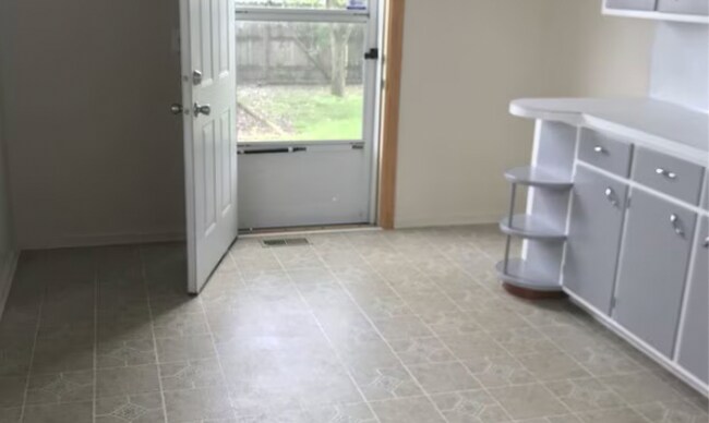 Building Photo - 308 Majestic Dr