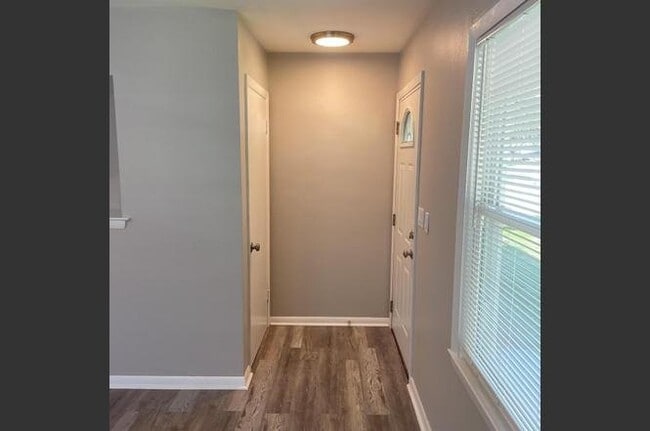 Building Photo - 6923 W Tallmadge Pl