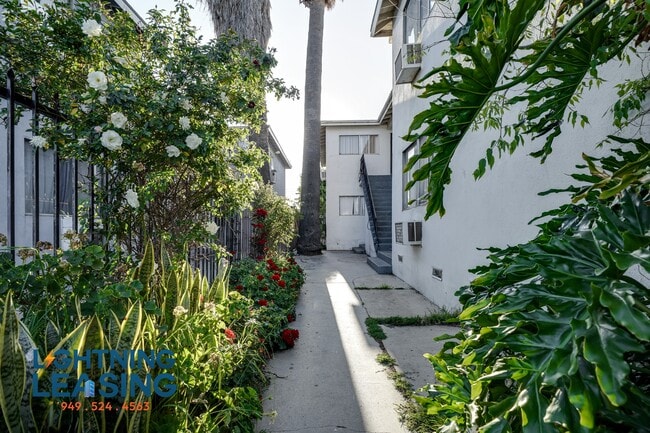 Building Photo - 6927 Whitsett Ave