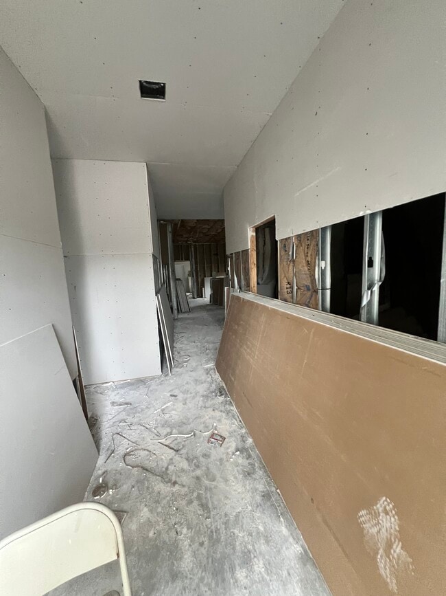 Building Photo - 2860
