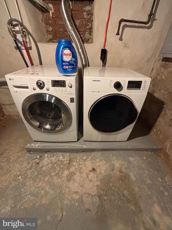 Building Photo - 1921 S Croskey St