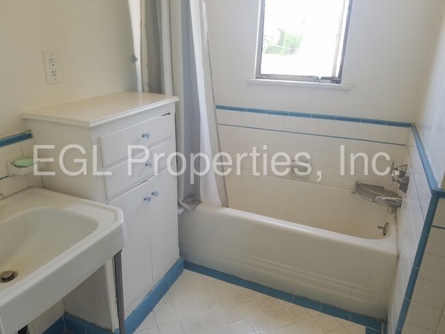 Building Photo - 9756 Charleville Blvd