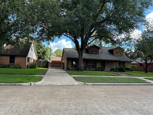 Building Photo - 8322 Edgemoor Dr