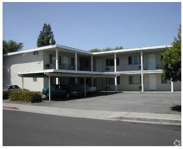 Foto del edificio - 1491 Bassett Dr