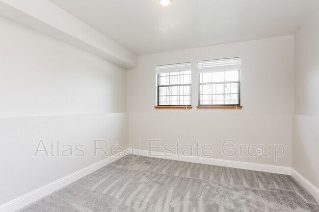 Building Photo - 4820 S Zeno St