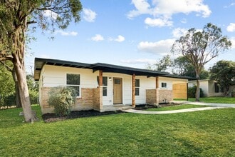 Building Photo - 462 Springwood Ln