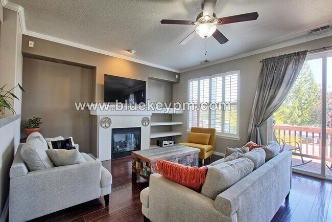 Foto del edificio - 3 Bed, 2.5 Bath Townhome in Hillsboro Near Quatama Park and Intel's Ronler Acres Campus