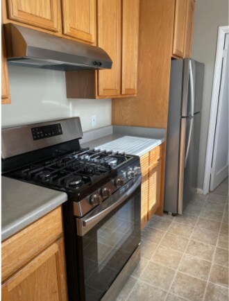 Kitchen, Stainless Steel Appliances - 418 Birch St