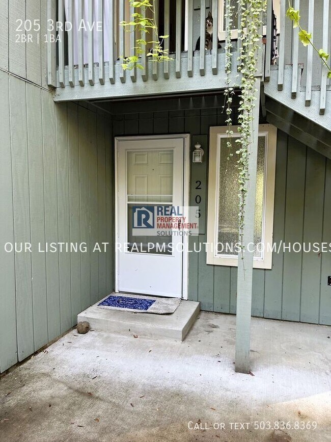 Building Photo - 205 3rd Ave