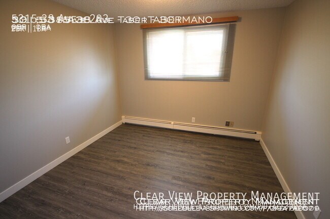 Photo du bâtiment - ? Beautifully Renovated 2-Bedroom Suite in Taber Manor!??Showings available at (647) 901-0141??