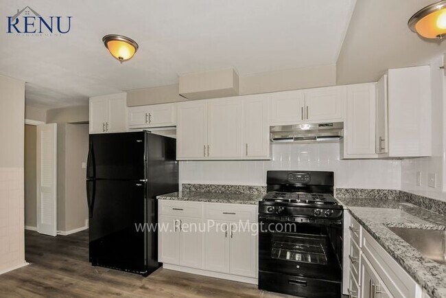 Foto del edificio - Available Now!