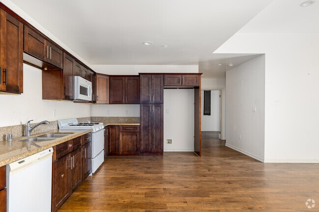 3BR, 2BA - 1,280SF - Kitchen - Chadron Terrace Garden