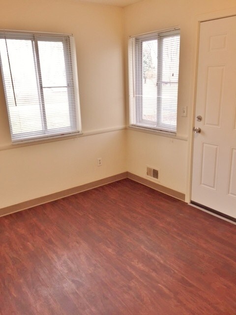 Foto del edificio - 1176A Sanborn Place
