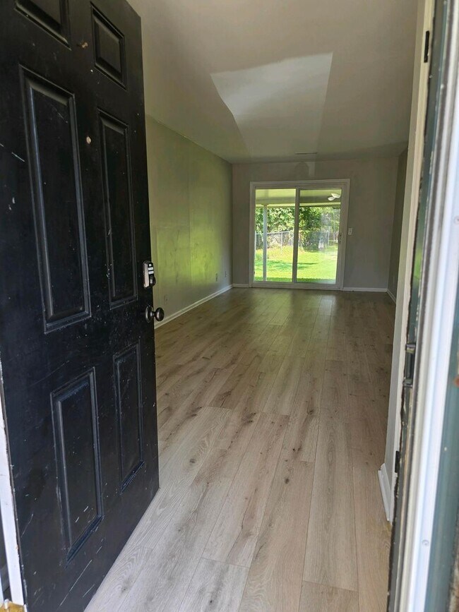 Building Photo - Lovely Summerville Home in desirable Schoo...