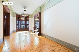 Building Photo - 555 3rd St