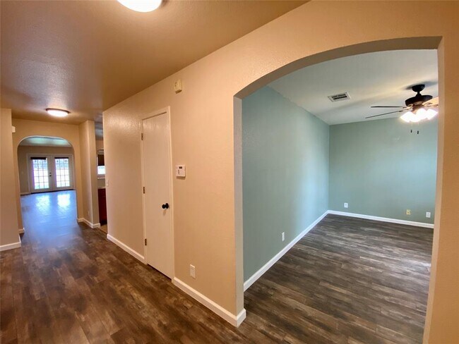 Building Photo - 208 Unity