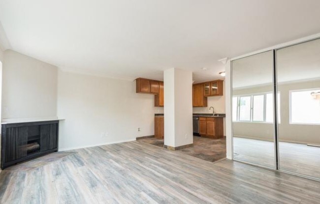 Building Photo - 860 Turquoise St