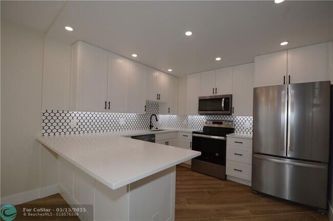 Foto del edificio - 5100 Dupont Blvd