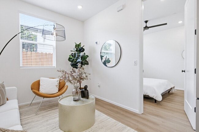 Building Photo - 3042-3044 J St