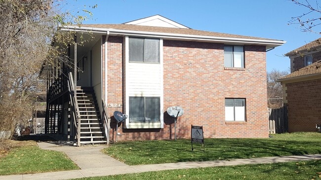 Building Photo - 924 Garfield St