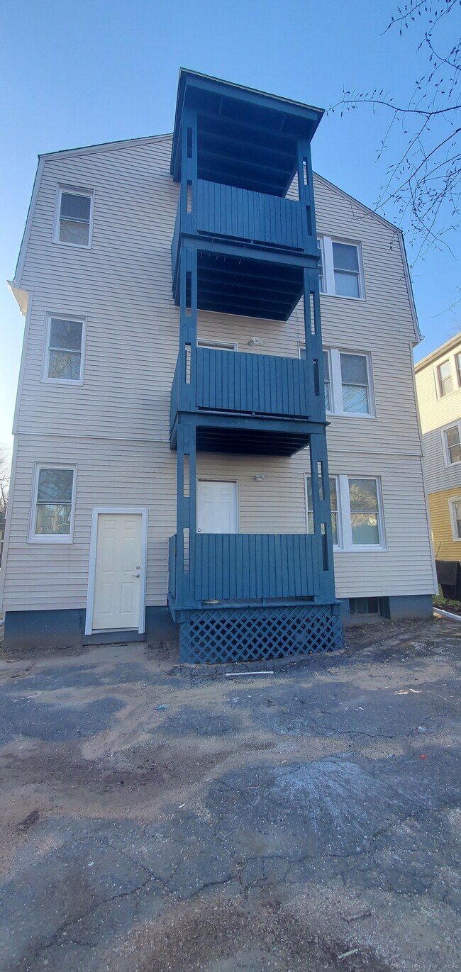 Building Photo - 26-28-28 Eastford St