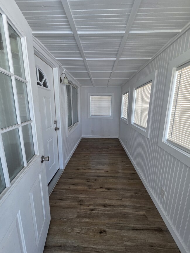 Building Photo - 24849 Midland Ave