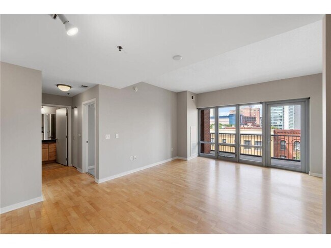 Building Photo - 929 Portland Ave