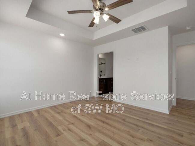 Building Photo - 685 W Arbor Glenn Dr
