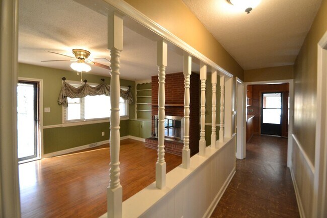 Foto del edificio - Available March 10th, 2026! Peaceful country full brick home on over 2 acres, 3bdrm, 2 bath