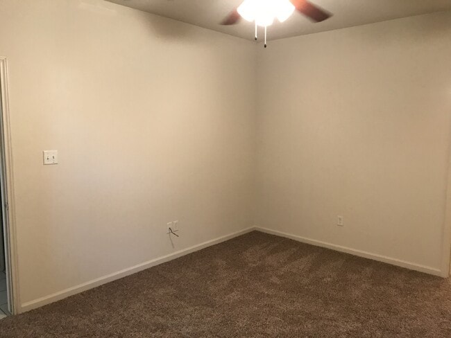 Building Photo - Duplex